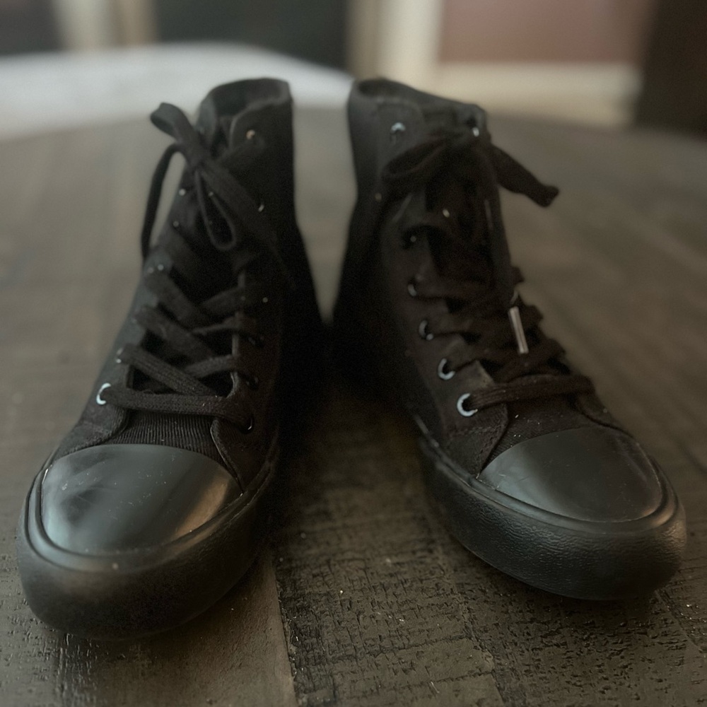 Levis High Top Shoes 7.5